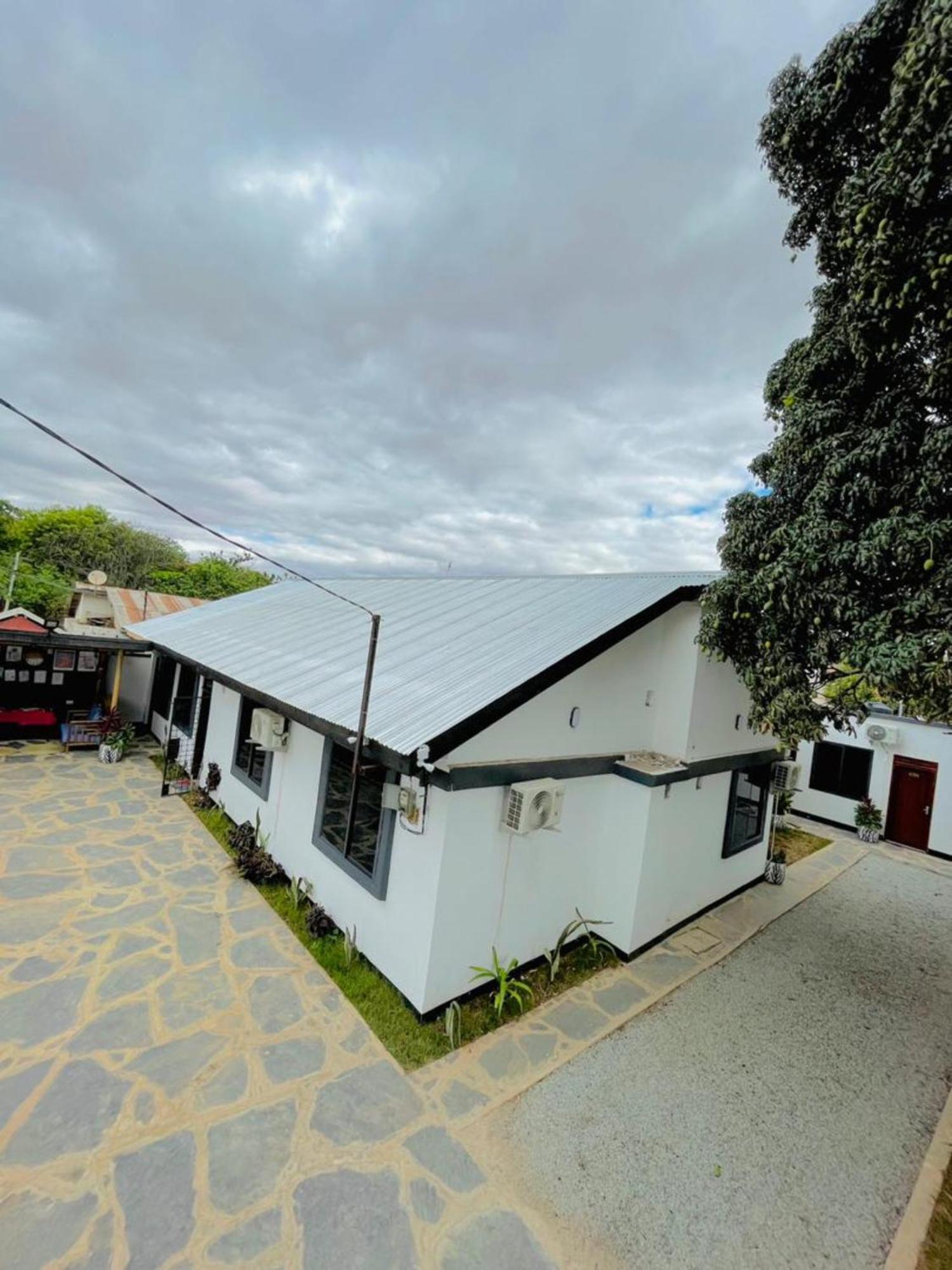 The Baobab Homestay Додома Екстер'єр фото